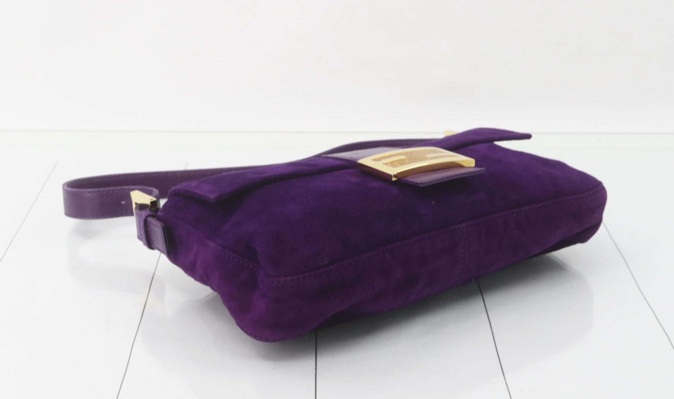 Fendi Baguette en ante morado – Modelo icónico de Sex and the City