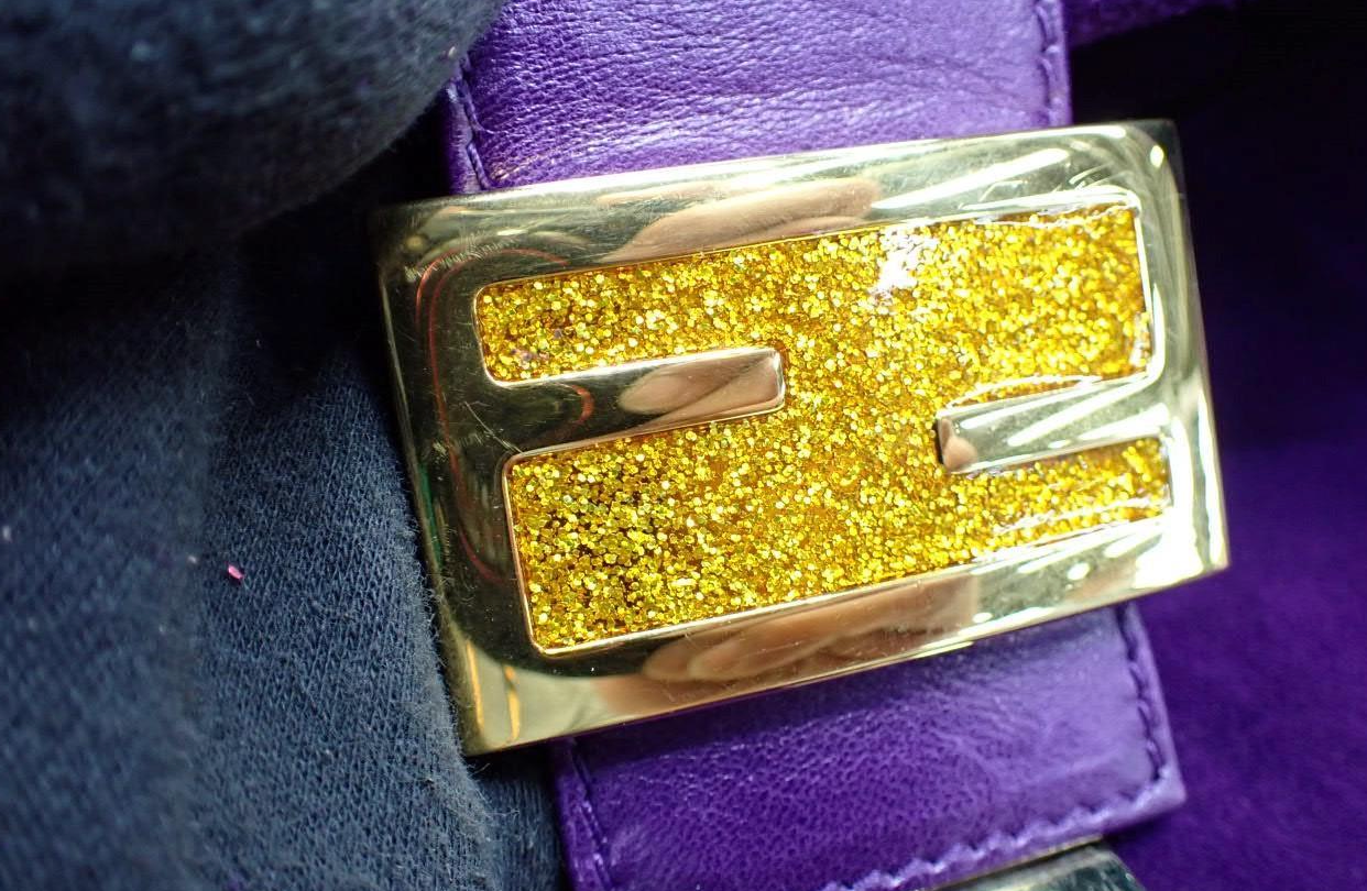 Fendi Baguette en ante morado – Modelo icónico de Sex and the City
