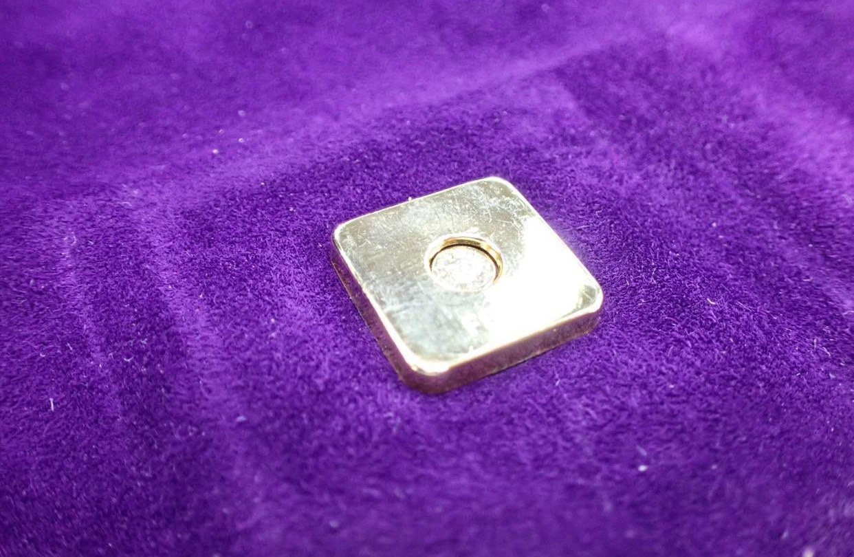 Fendi Baguette en ante morado – Modelo icónico de Sex and the City