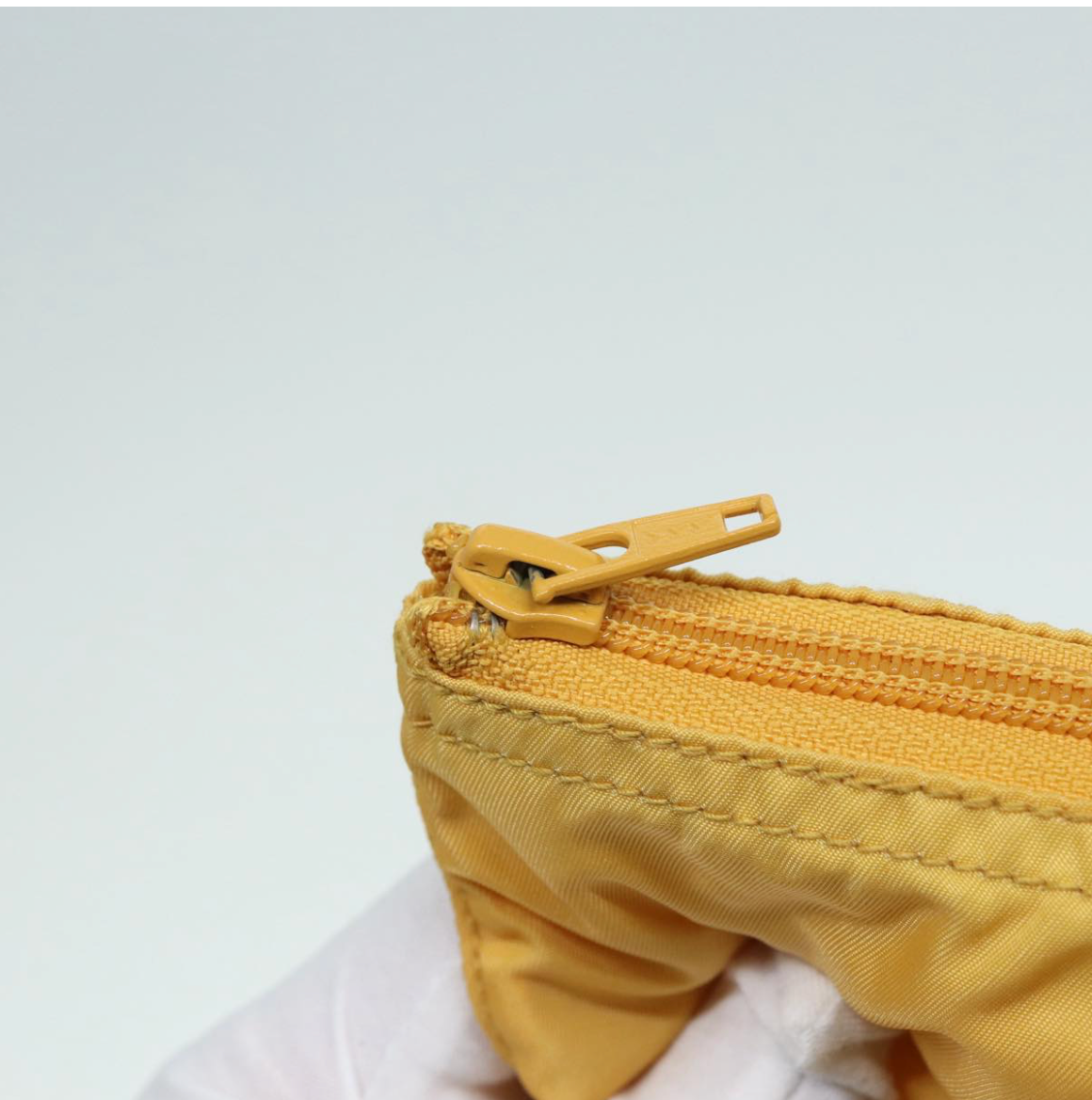 Prada Tessuto Robot Tote en nylon amarillo – Edición exclusiva de años 2004–2005