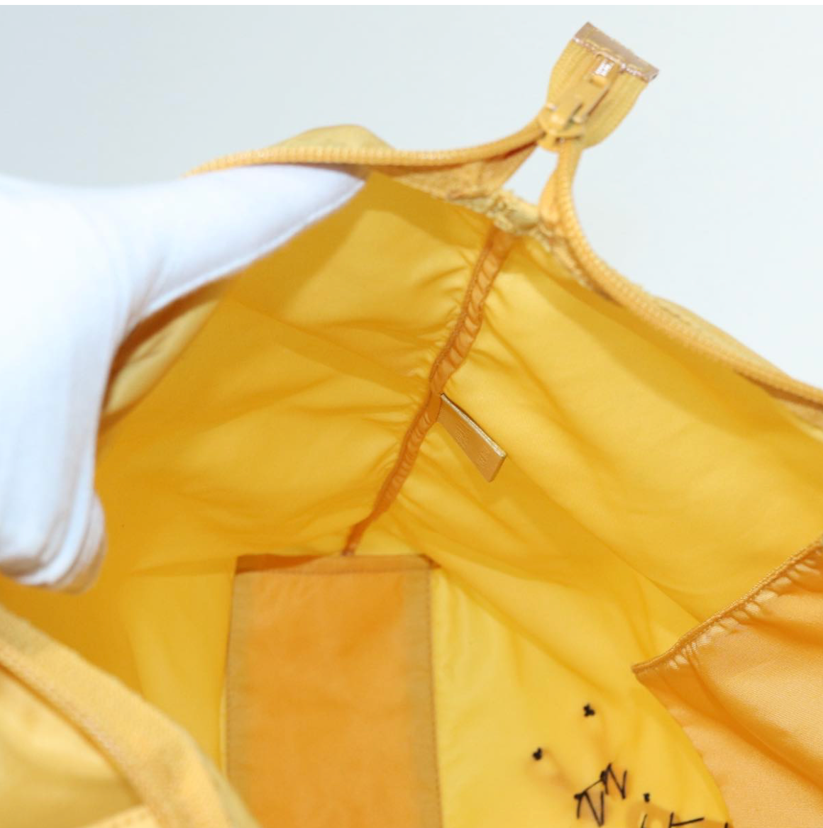 Prada Tessuto Robot Tote en nylon amarillo – Edición exclusiva de años 2004–2005