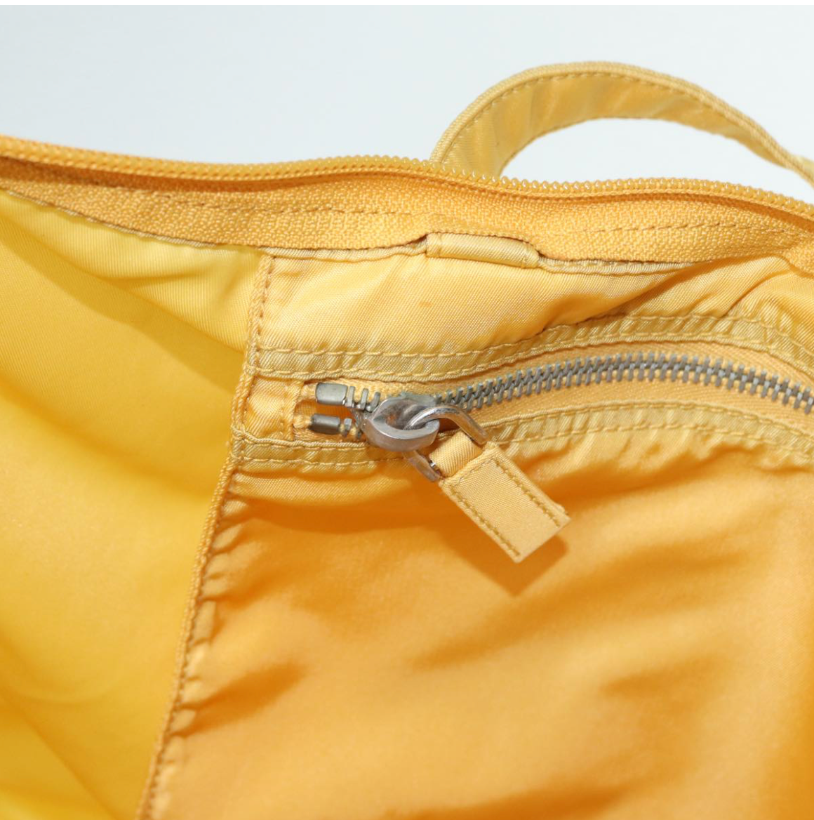 Prada Tessuto Robot Tote en nylon amarillo – Edición exclusiva de años 2004–2005