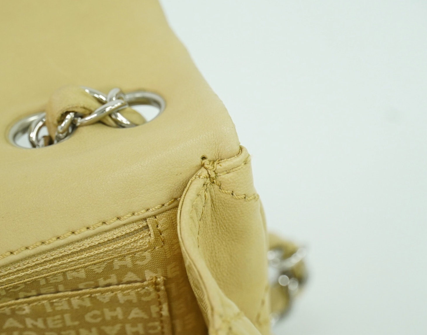 Chanel Wild Stitch en cuero beige