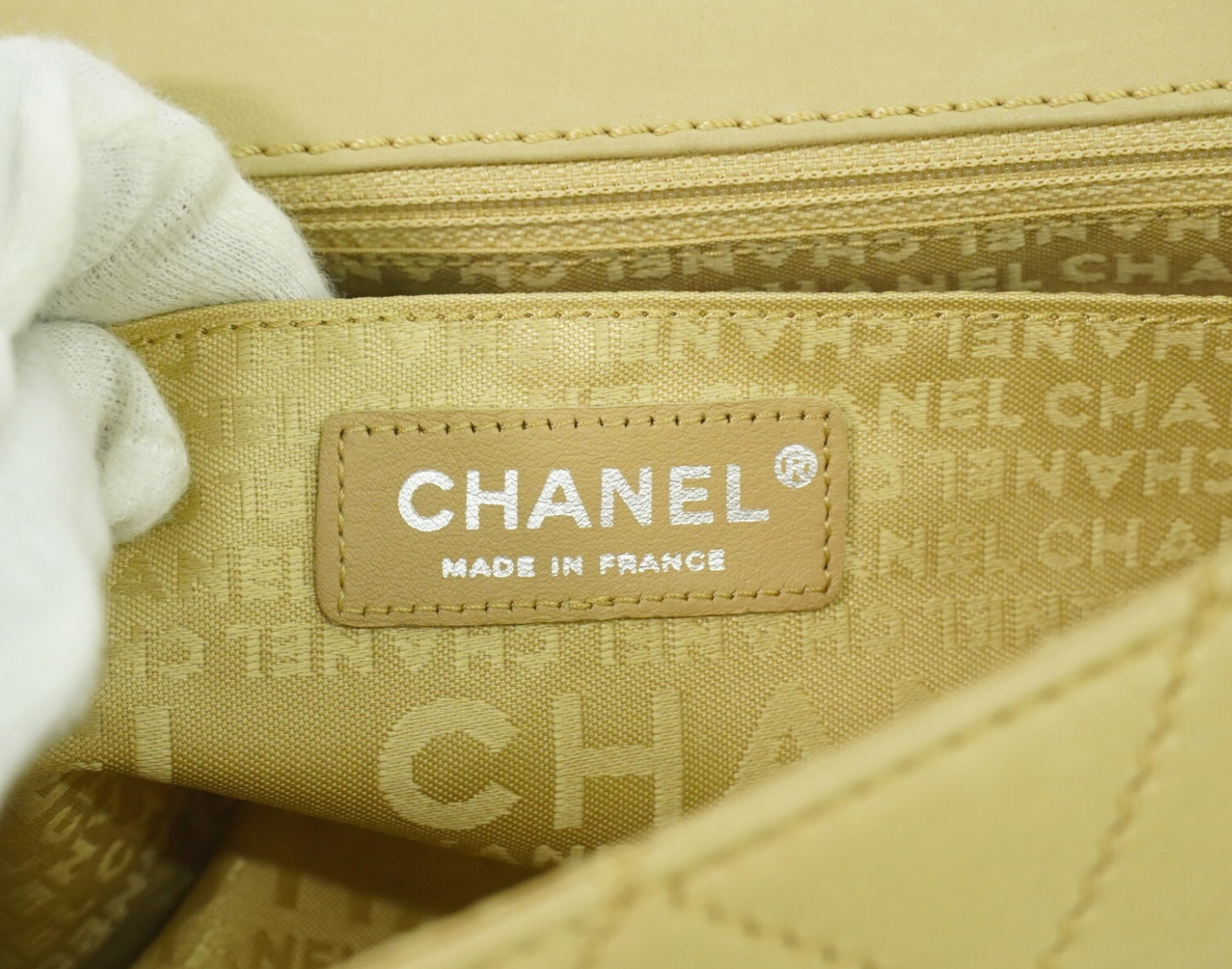 Chanel Wild Stitch en cuero beige