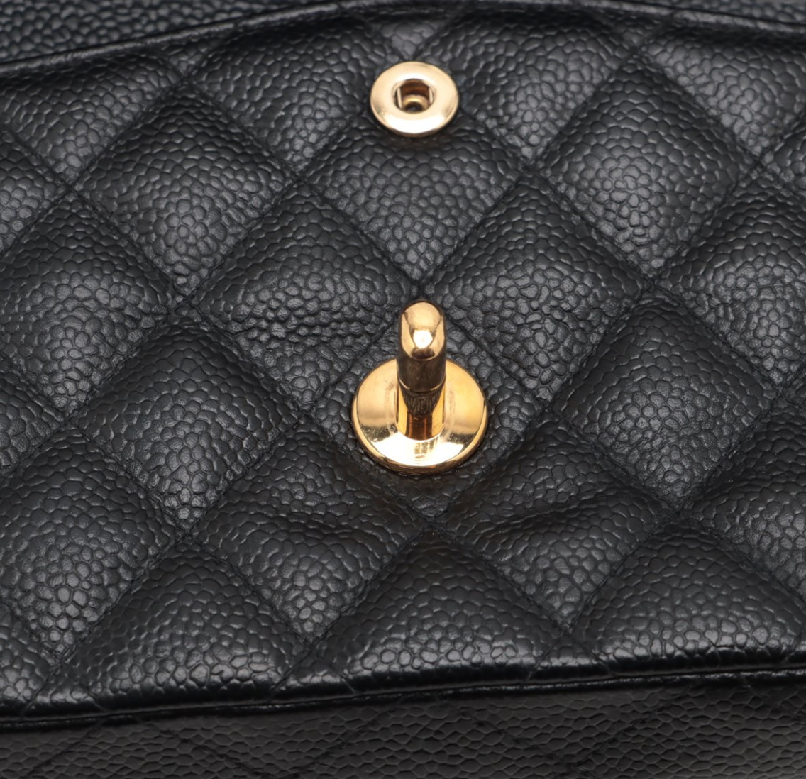 Chanel Classic Double Flap Mediano 11.12 en piel negra con hardware 24k