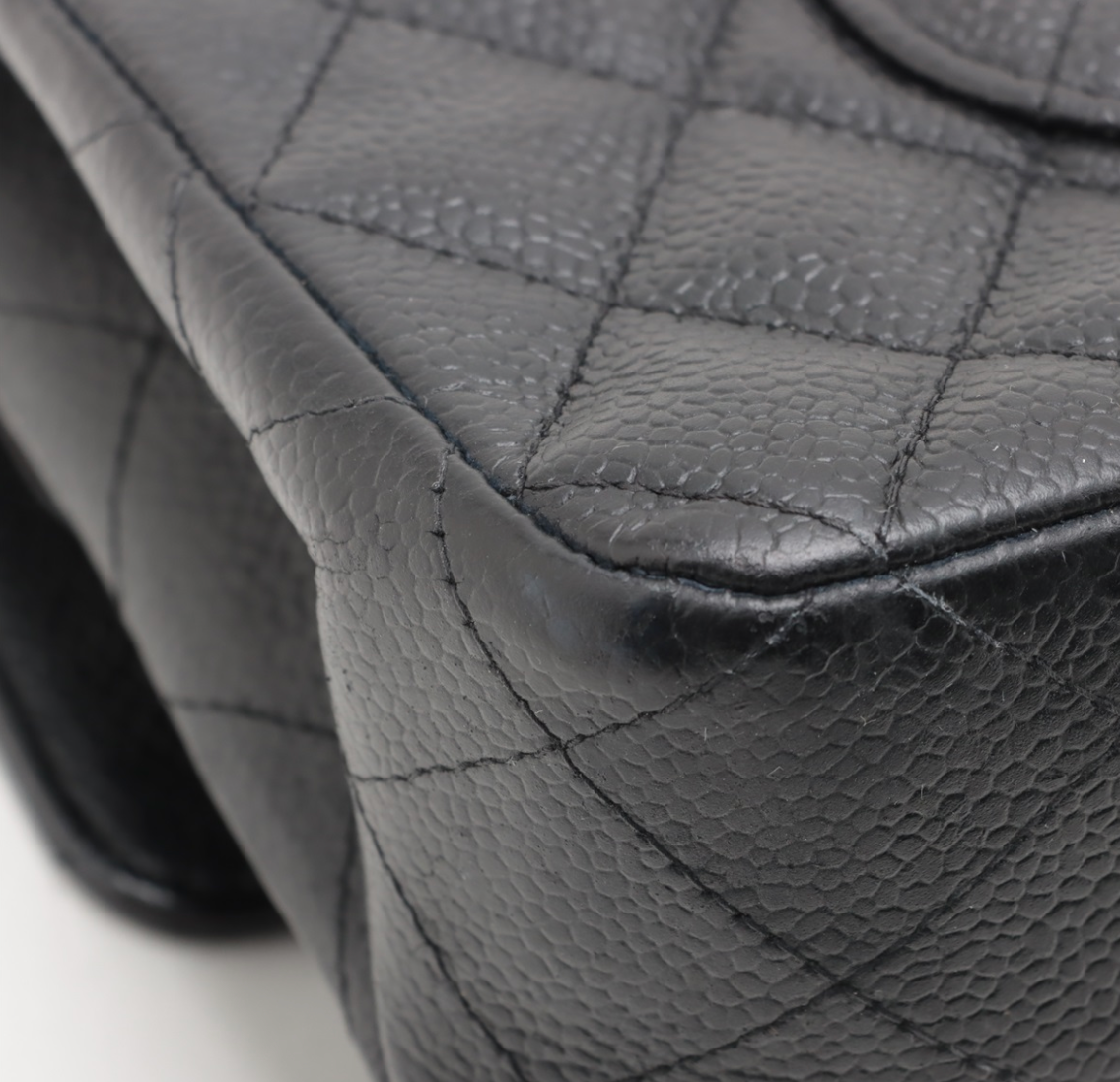 Chanel Classic Double Flap Mediano 11.12 en piel negra con hardware 24k