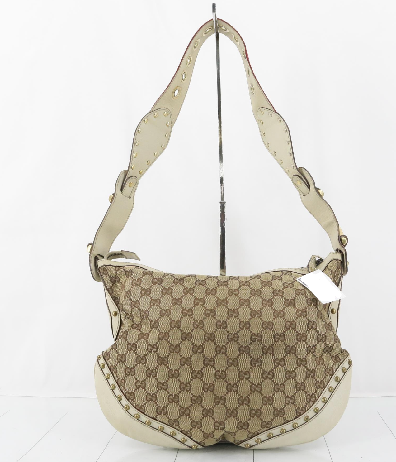 Gucci Pelham GG Canvas con tachuelas, piel blanca y bandolera