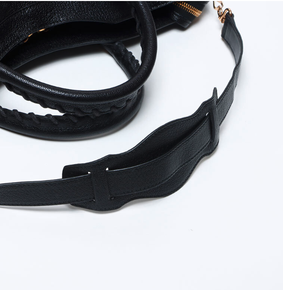 Balenciaga Classic City Mediano en negro con herrajes dorados