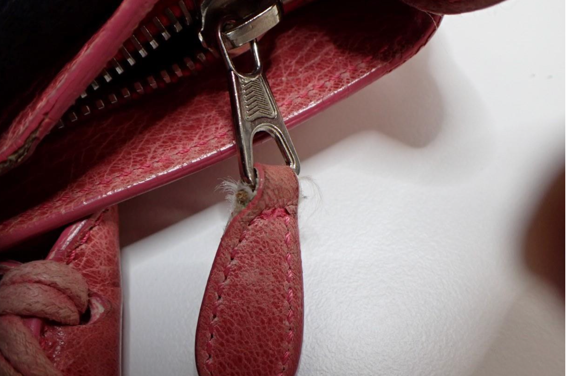 Balenciaga Classic City en cuero rosa con bandolera 2WAY