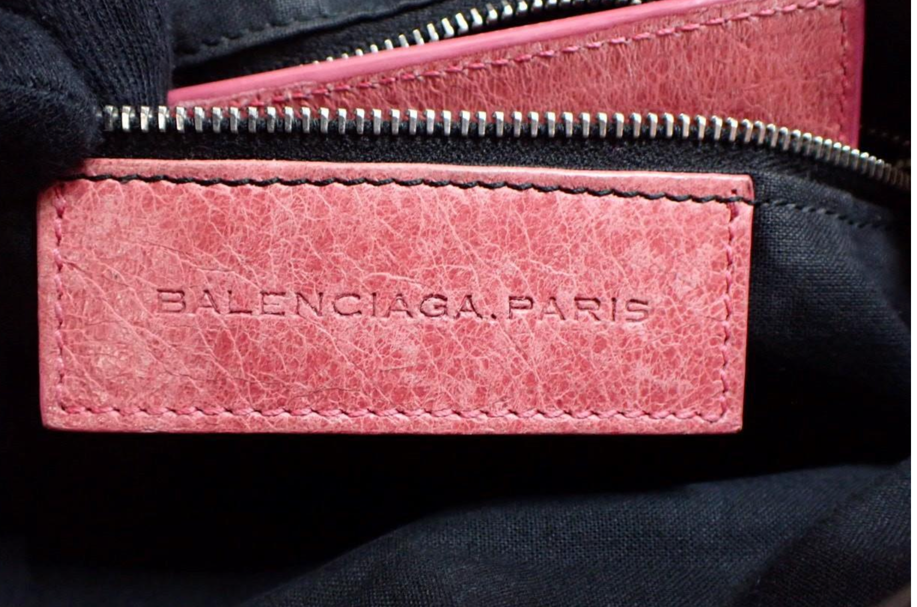 Balenciaga Classic City en cuero rosa con bandolera 2WAY