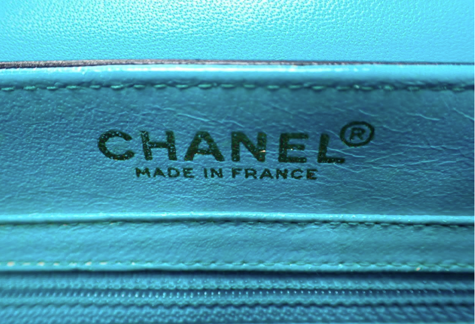 Chanel Choco Bar 2.55 Mini Chain Shoulder – Piel de Cordero Negro y Turquesa