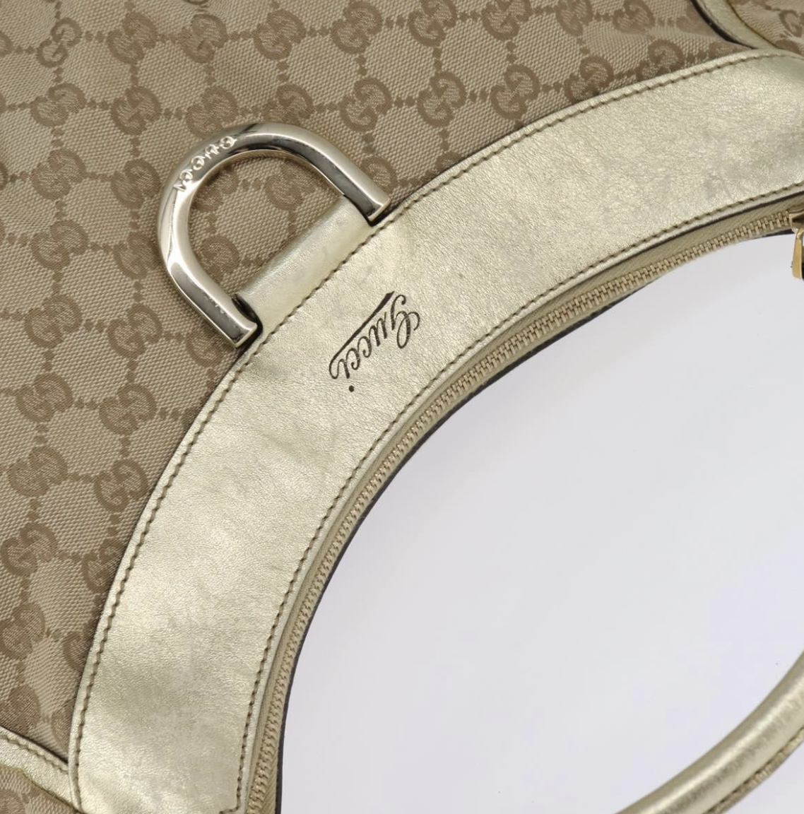 Gucci D-Ring Tote Bag – Monograma beige con piel dorada
