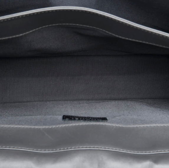 Chanel 2.55 Reissue Flap Bag – Piel gris metalizada