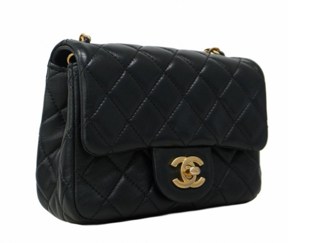 CHANEL Mini Matelassé – Piel negra con herrajes dorados – Serie 31XXXXXX (año 2020)