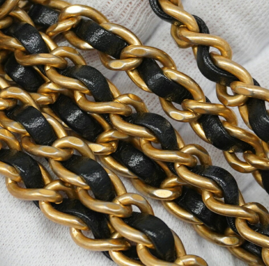 CHANEL Mini Matelassé – Piel negra con herrajes dorados – Serie 31XXXXXX (año 2020)