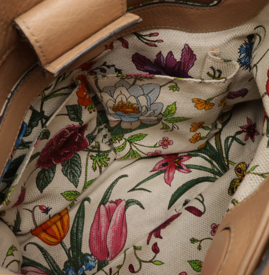 Bolso Bamboo pequeño en piel camel con interior floral