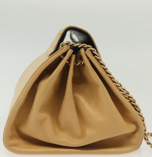 CHANEL Chocolate Bar Acordeón Flap Bag Talla M en piel beige