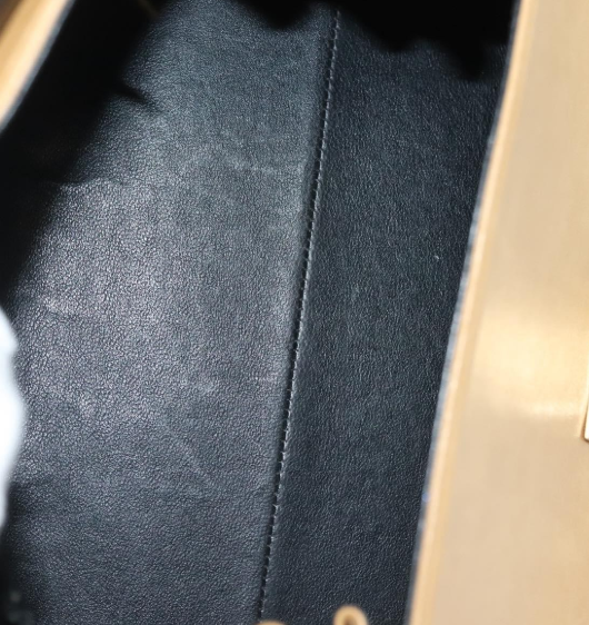 CHANEL Chocolate Bar Acordeón Flap Bag Talla M en piel beige