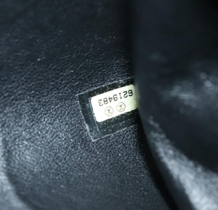 CHANEL Chocolate Bar Acordeón Flap Bag Talla M en piel beige