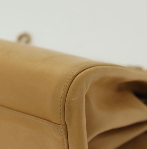 CHANEL Chocolate Bar Acordeón Flap Bag Talla M en piel beige