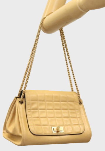 CHANEL Chocolate Bar Acordeón Flap Bag Talla M en piel beige