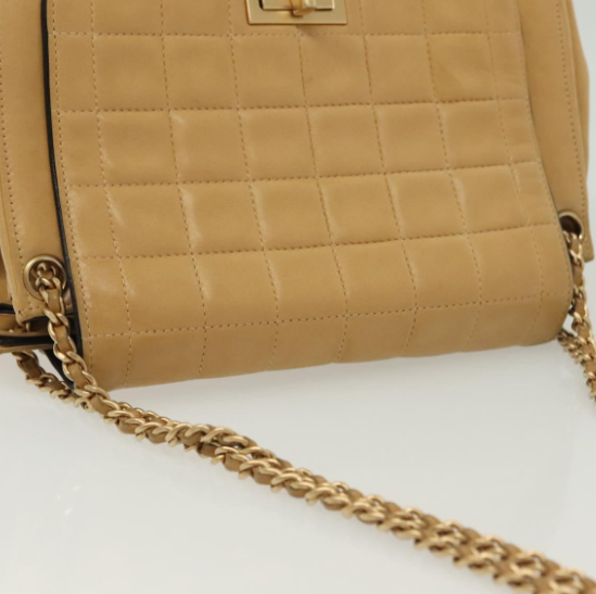 CHANEL Chocolate Bar Acordeón Flap Bag Talla M en piel beige