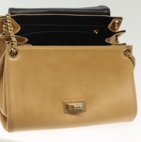 CHANEL Chocolate Bar Acordeón Flap Bag Talla M en piel beige