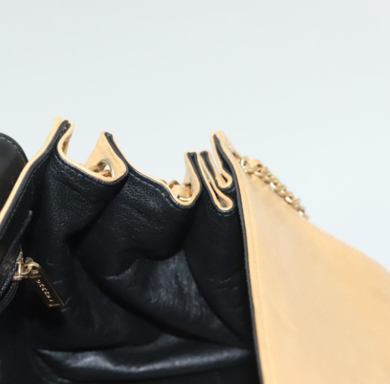 CHANEL Chocolate Bar Acordeón Flap Bag Talla M en piel beige