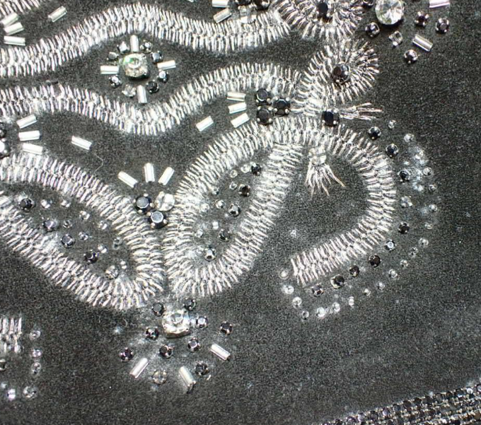 Loewe Amazona 44 ante negro con cristales Swarovski