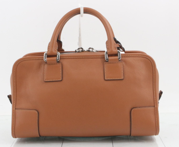 Loewe Amazona 30 Piel Camel con bandolera – Colección Clásica