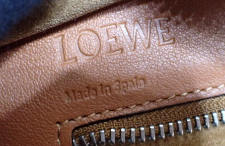 Loewe Amazona 30 Piel Camel con bandolera – Colección Clásica