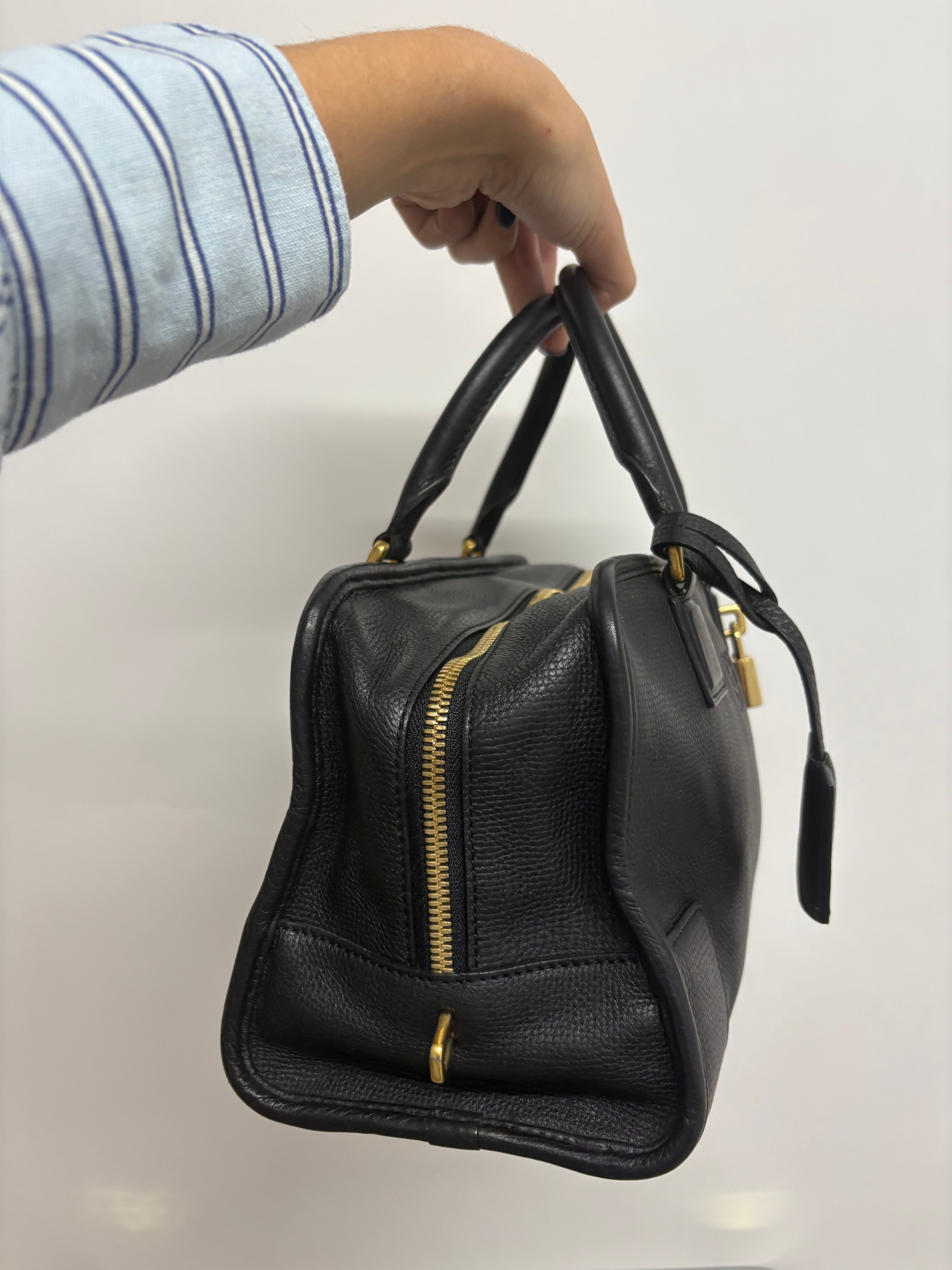 Loewe amazona 30 piel granulada negra