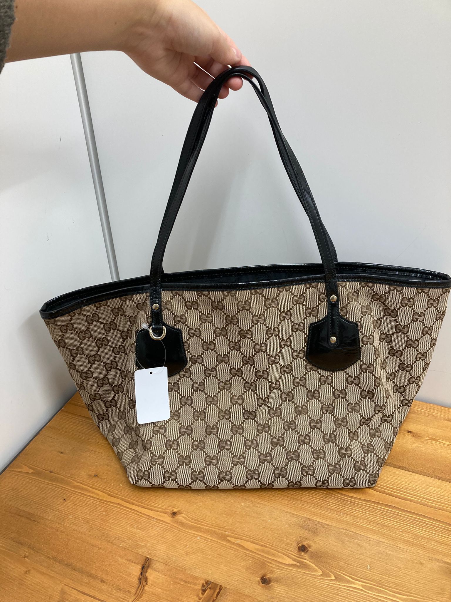 Gucci GG Canvas Tote Beige & negro