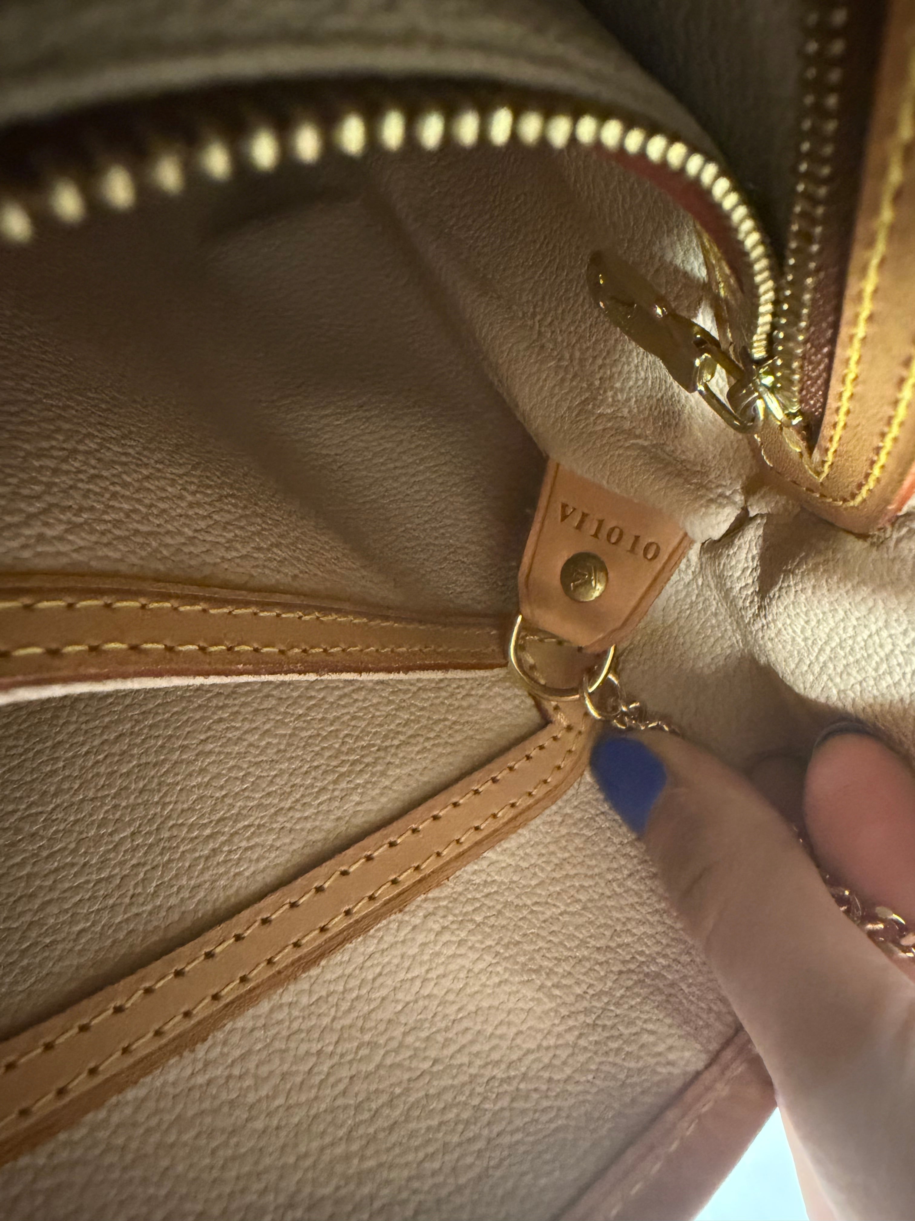 Louis Vuitton Bucket PM Monogram Canvas con pochette