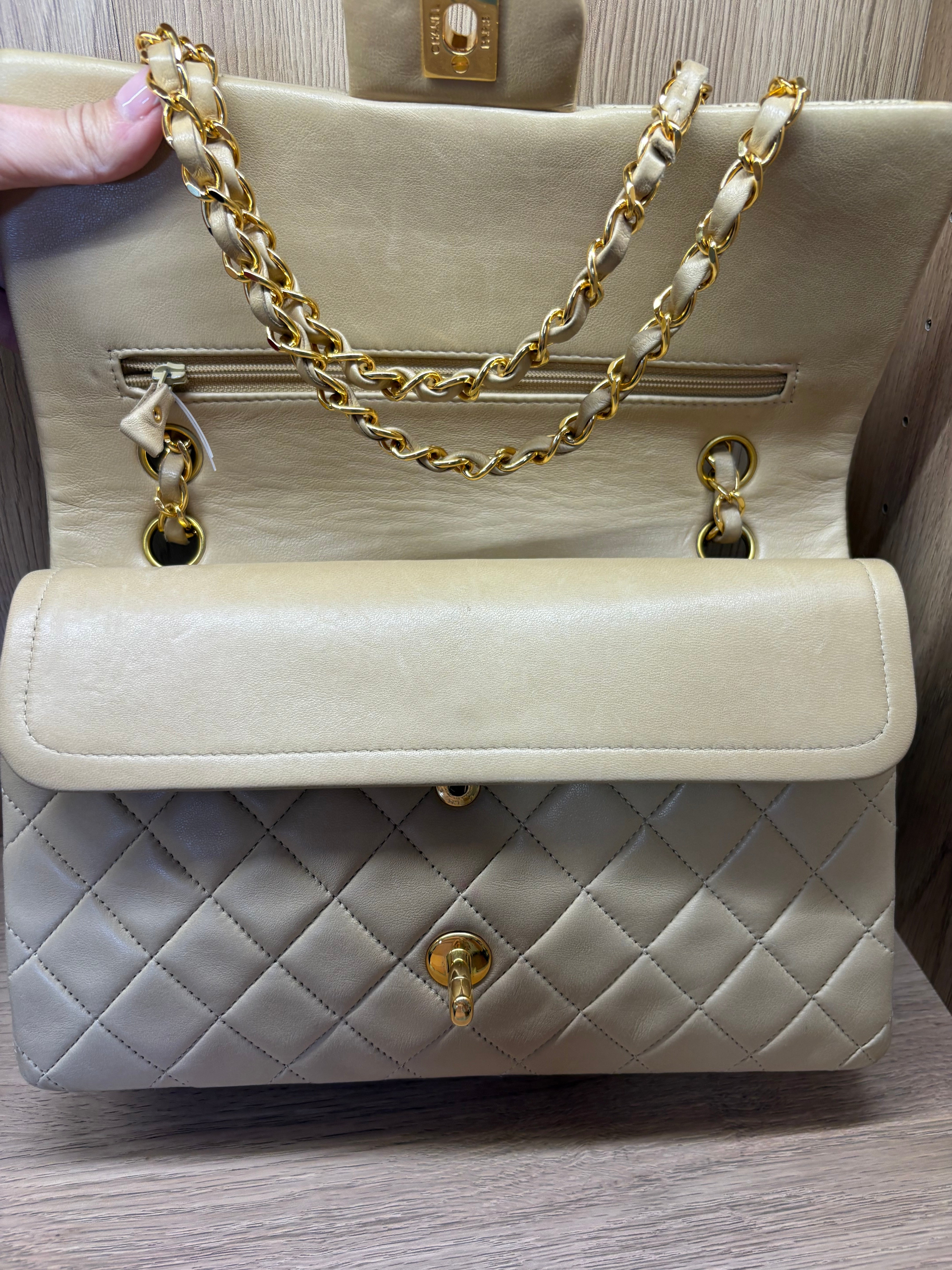 CHANEL Timeless 25 Double Flap Beige Lambskin – Serie 2 (1991-1994)