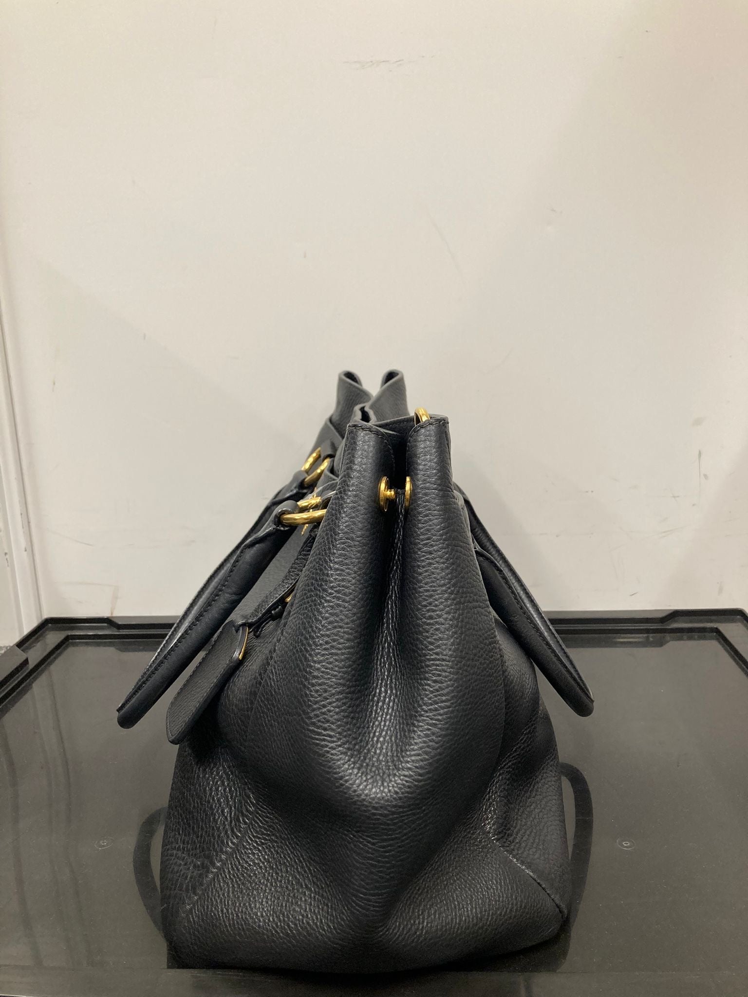 Prada vitello tote negra