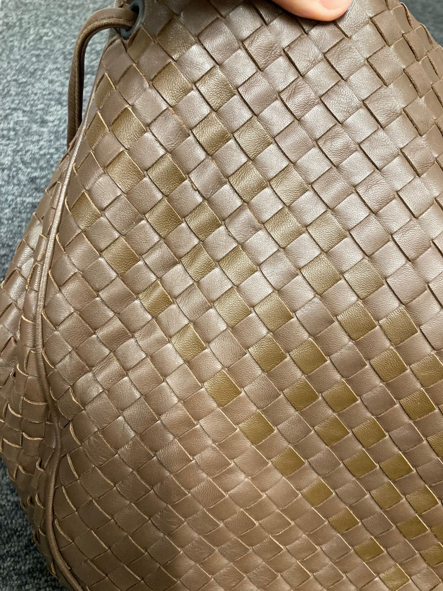 Bottega Veneta Intrecciato Shoulder Bag en piel marrón