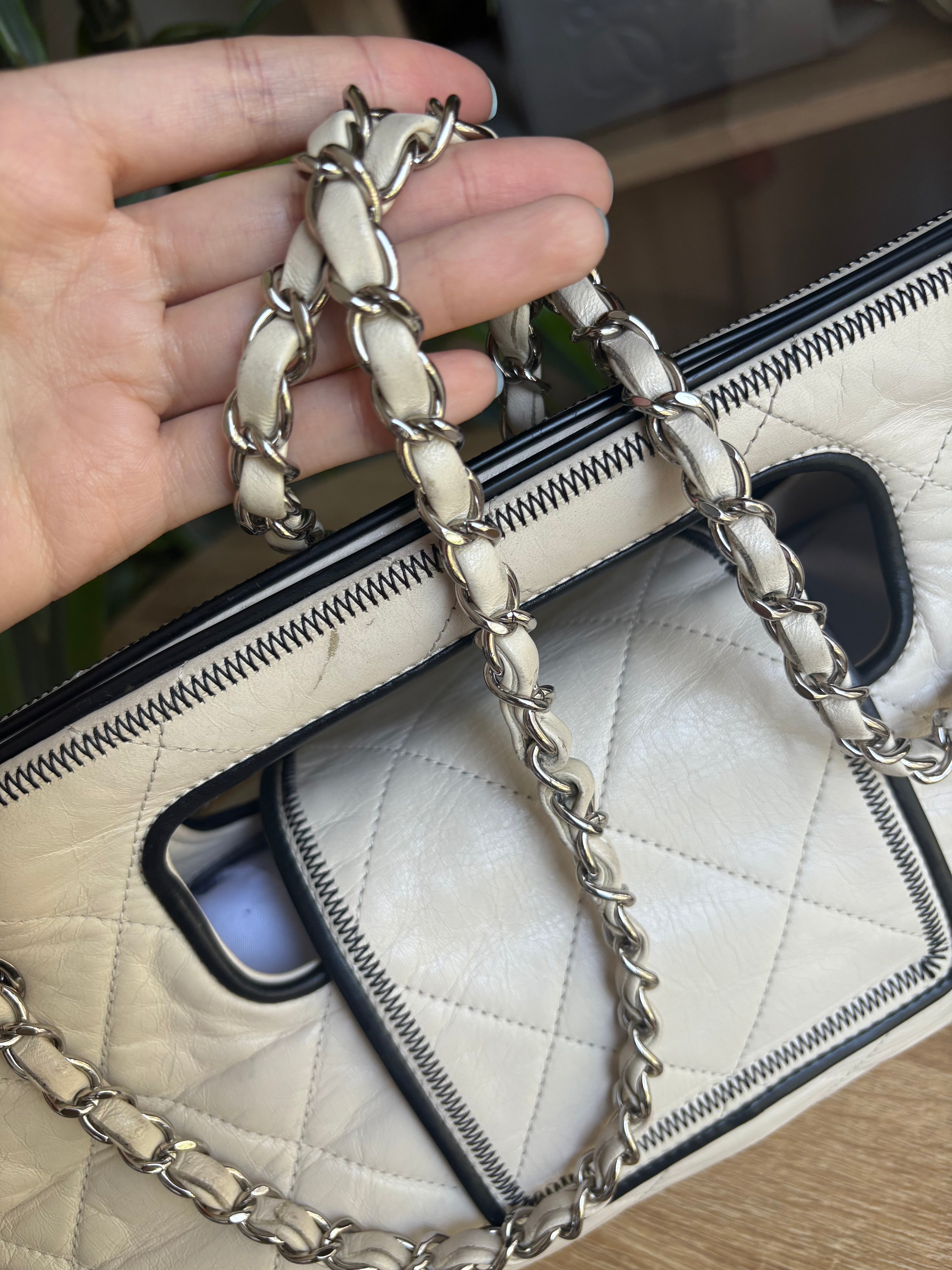 CHANEL - Reissue Accordion Flap blanco