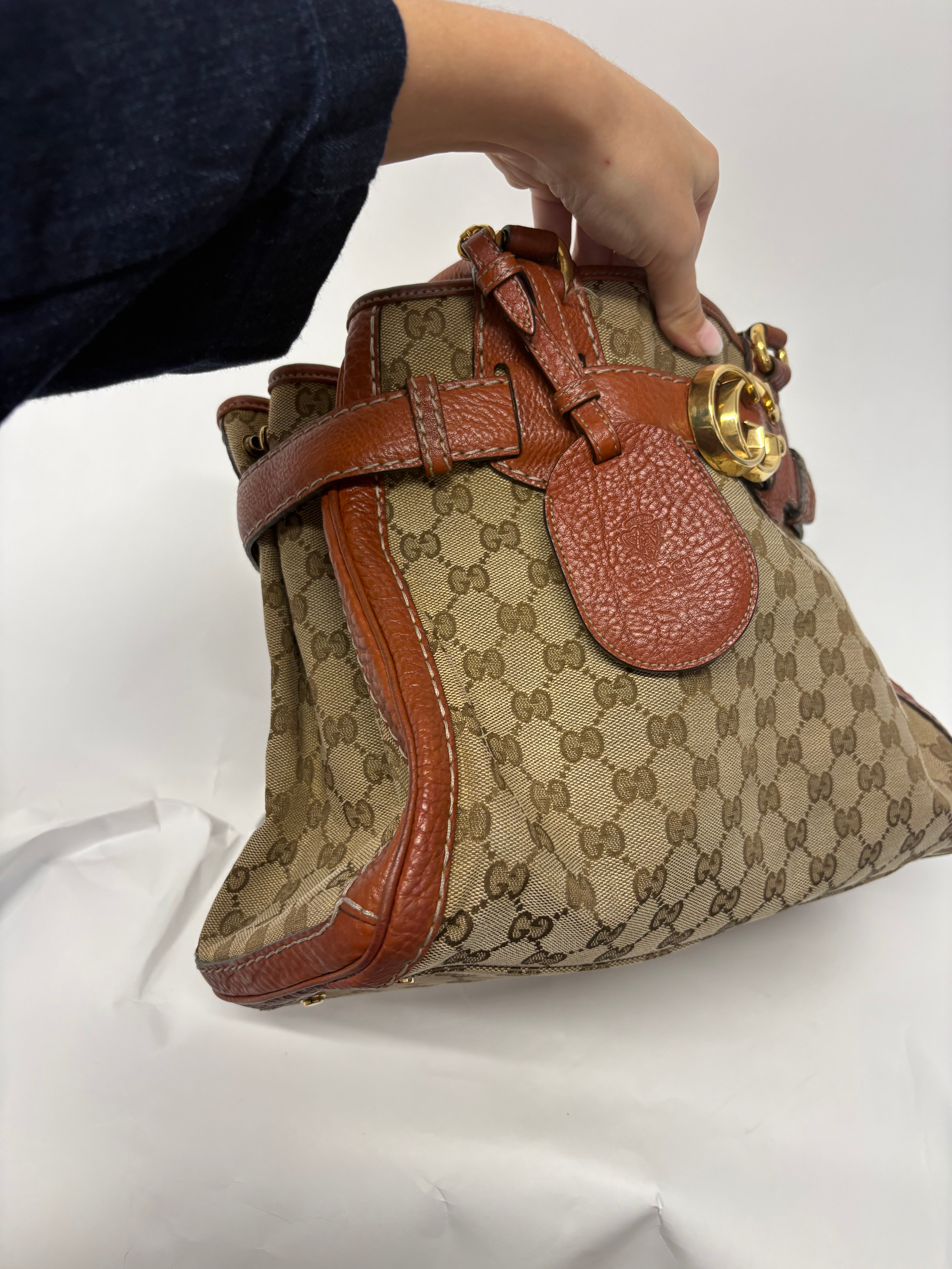 Gucci GG Marmont Tote Small en lona GG Supreme y piel marrón