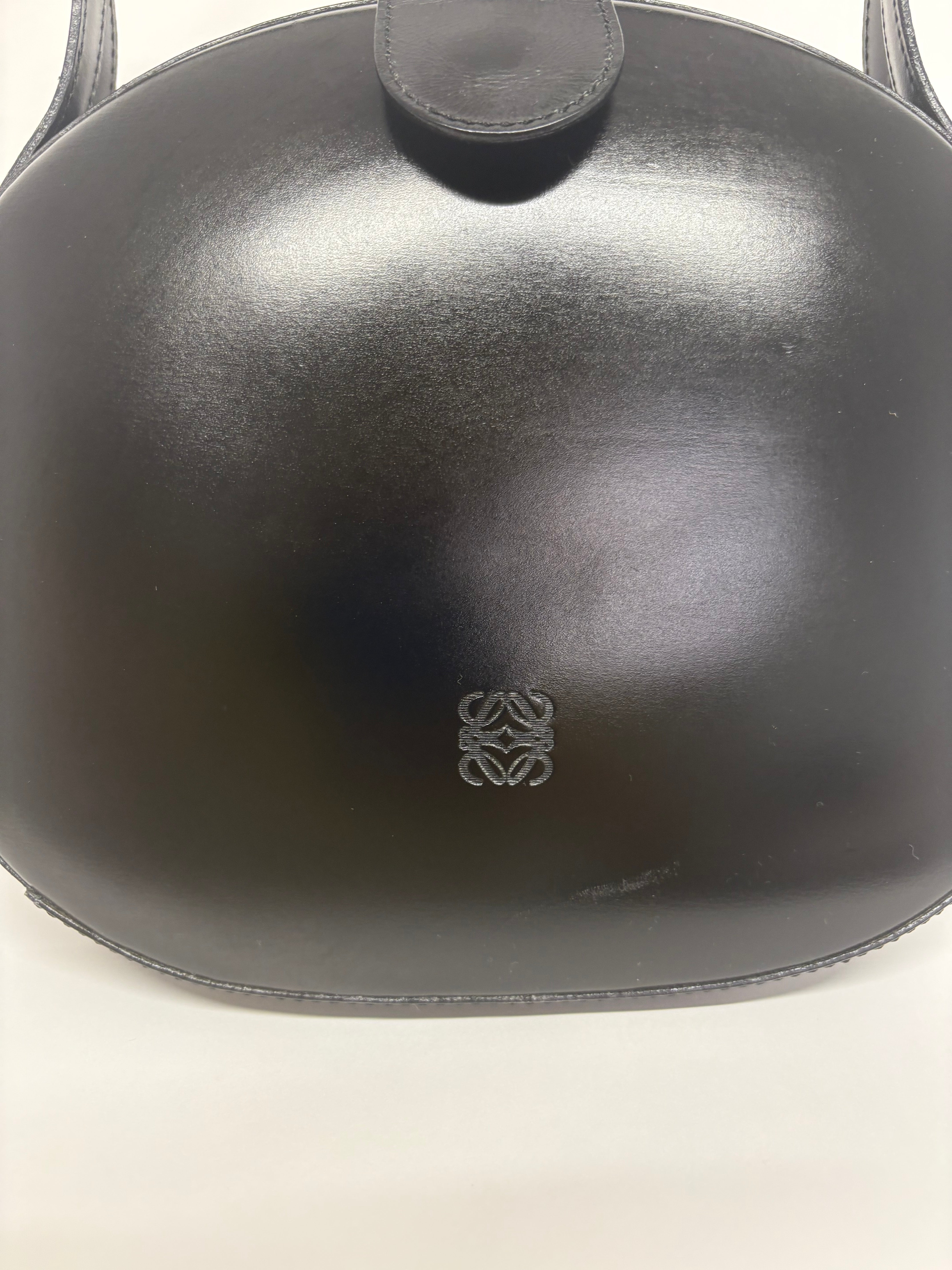 Loewe bombonera negra de mano piel cepillada