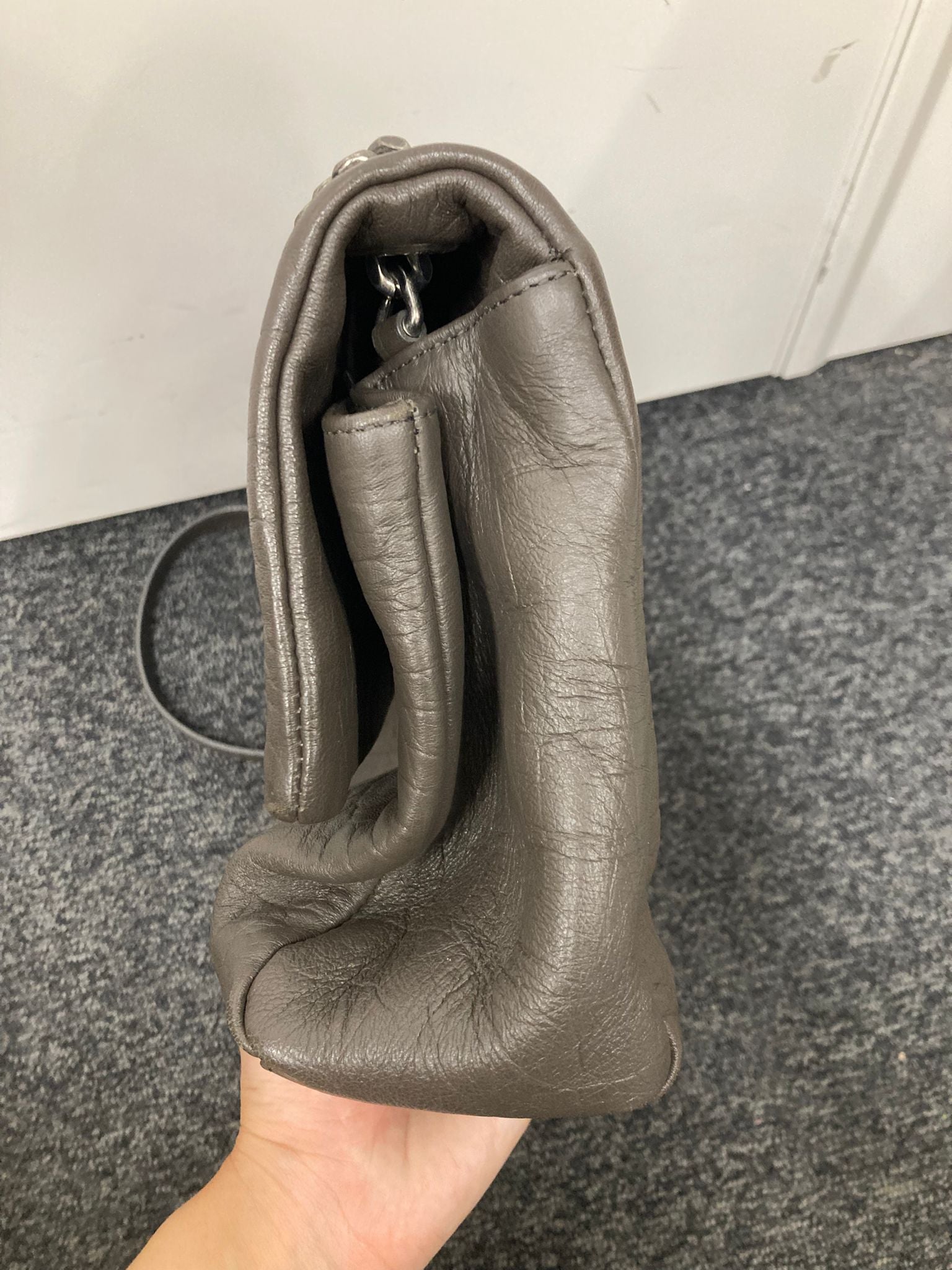 Saint Laurent West Hollywood en piel gris carbón