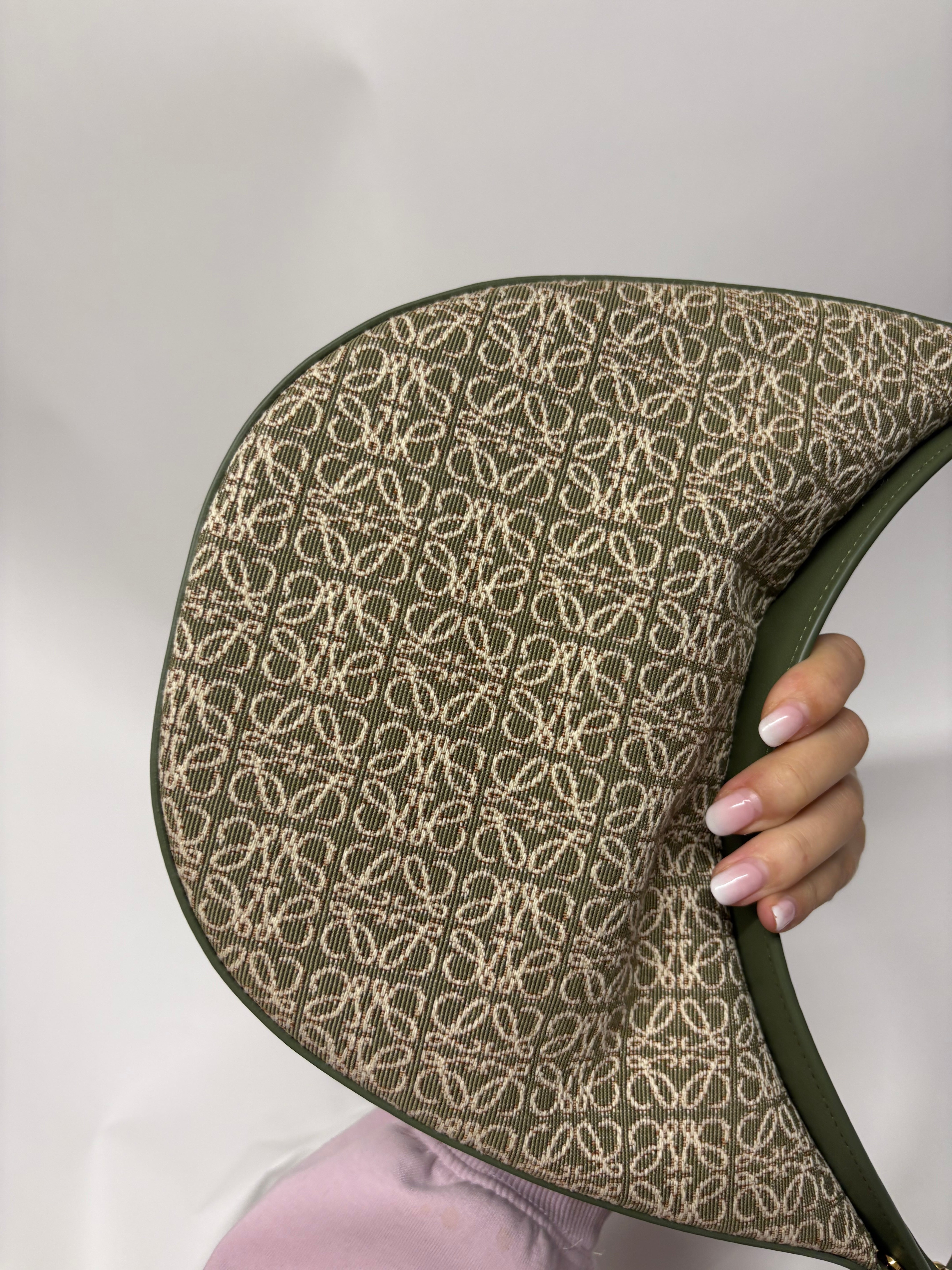 Loewe Luna Hobo Verde Anagrama