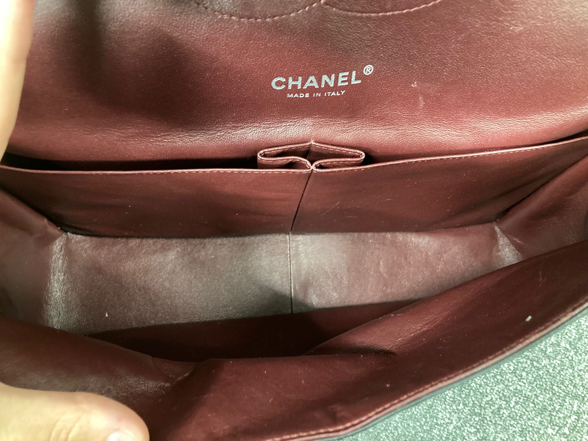 CHANEL Classic Double Flap 34 Caviar Bordeaux con herrajes plateados
