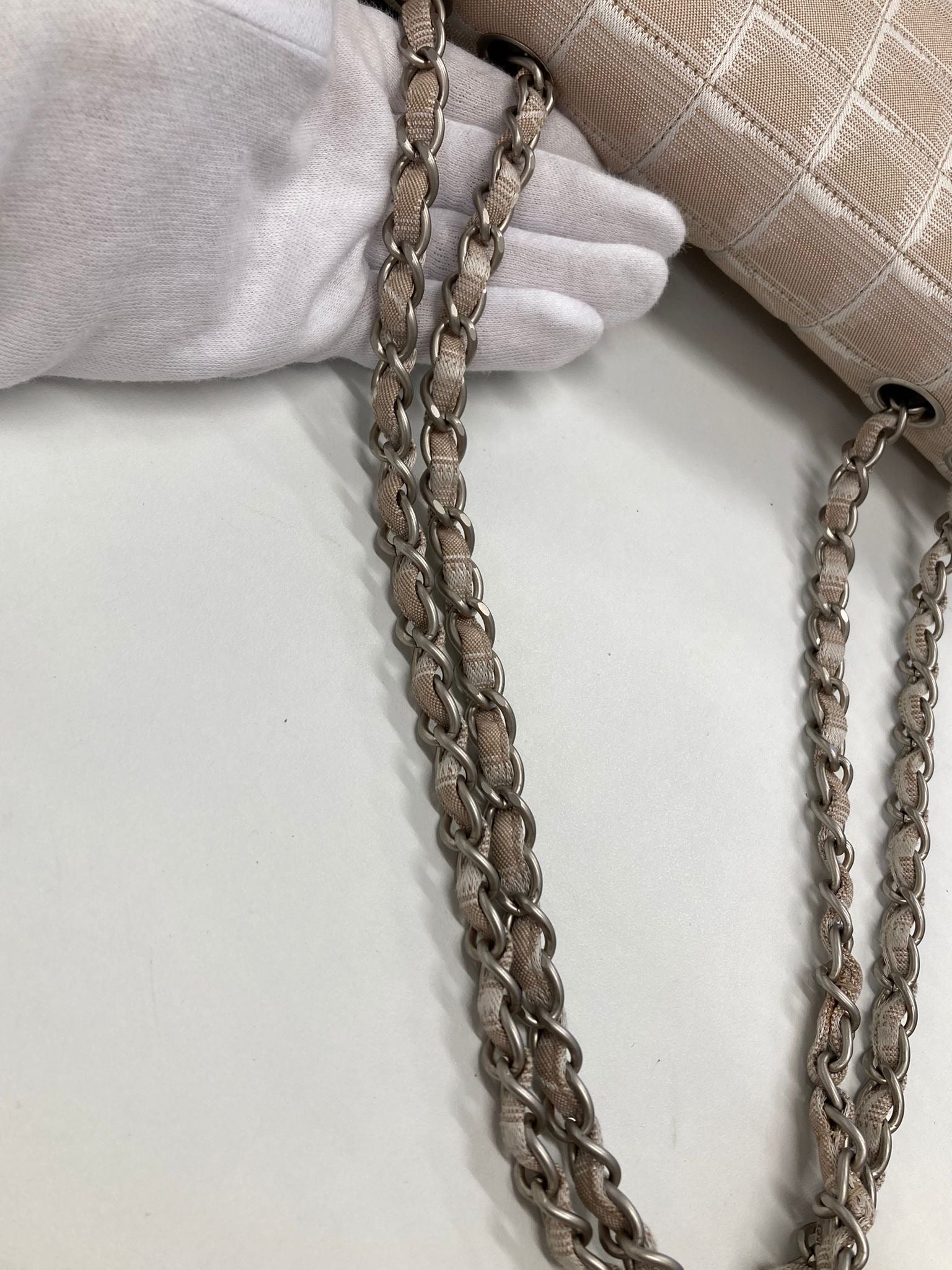 Chanel Timeless lona rosa-beige “Choco Bar” bandolera