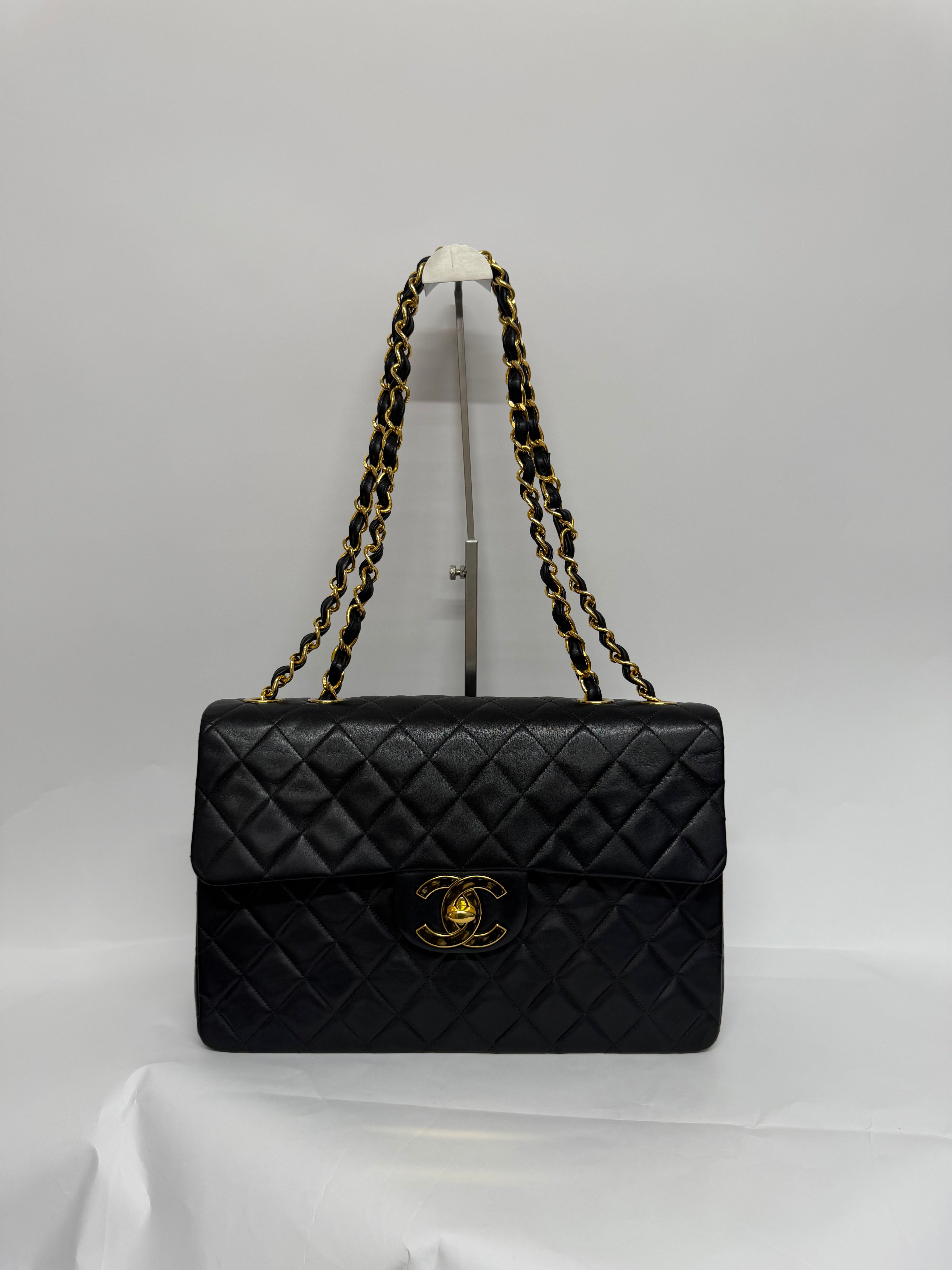 Chanel Maxi Jumbo Single Flap Lambskin Negro GHW