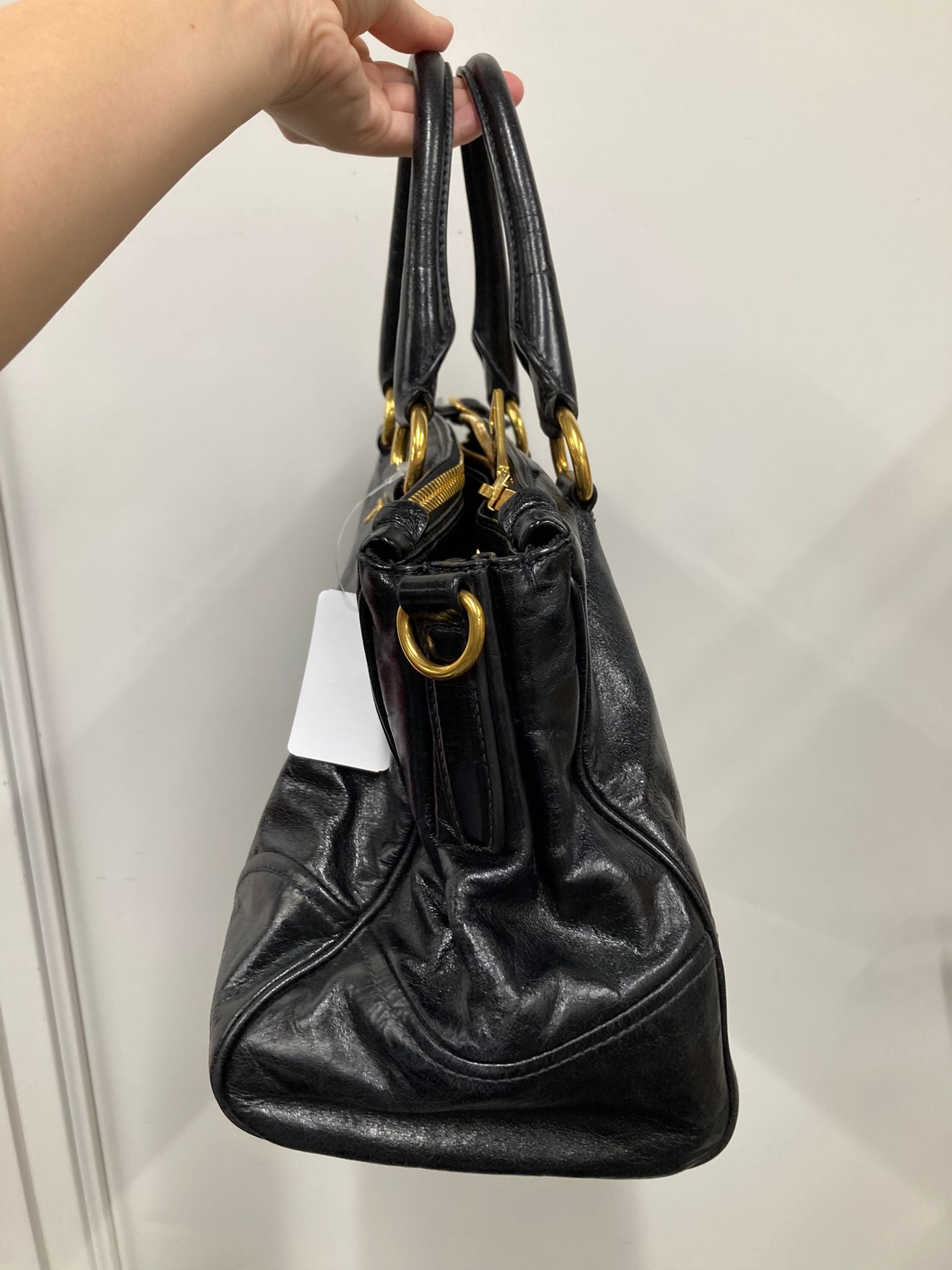 Prada vitello bandolera negra