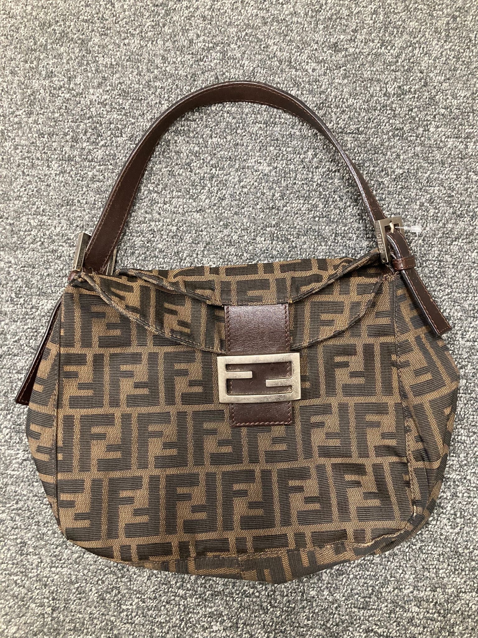 Fendi Zucca hombro con doble solapa – Monograma marrón