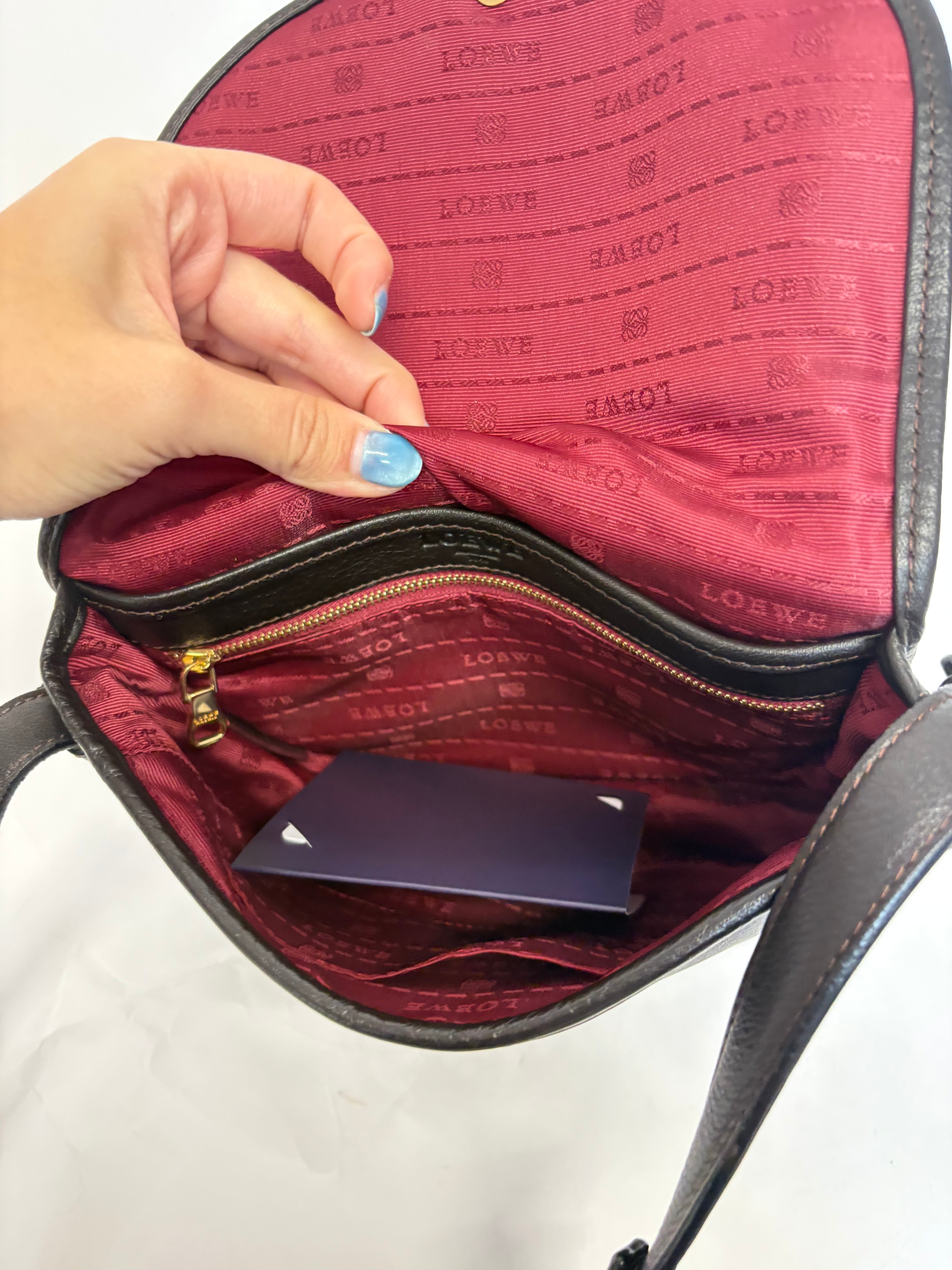 Loewe Heritage Pequeña Marrón – Vintage Crossbody Bag