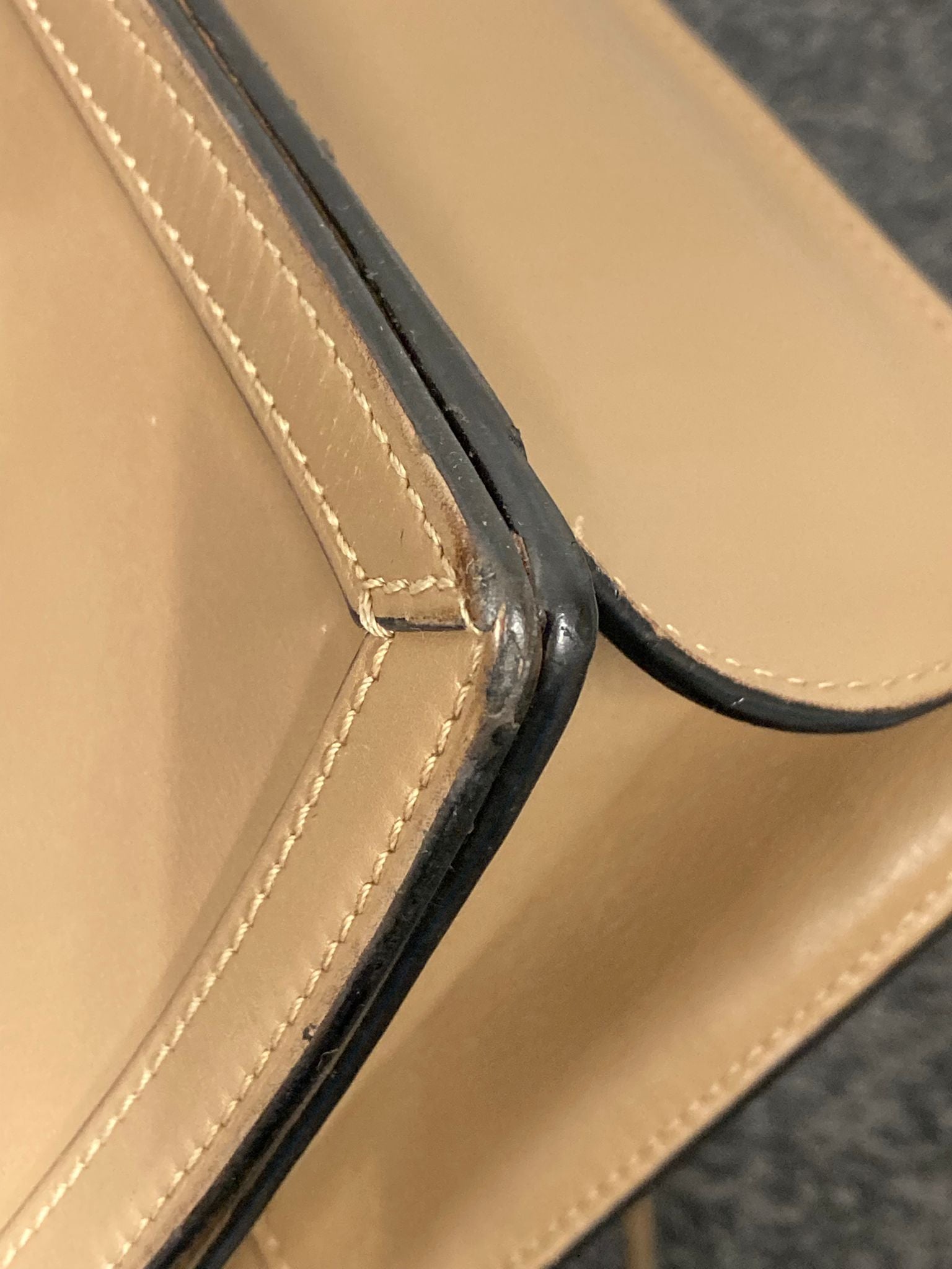 Loewe Barcelona bandolera beige