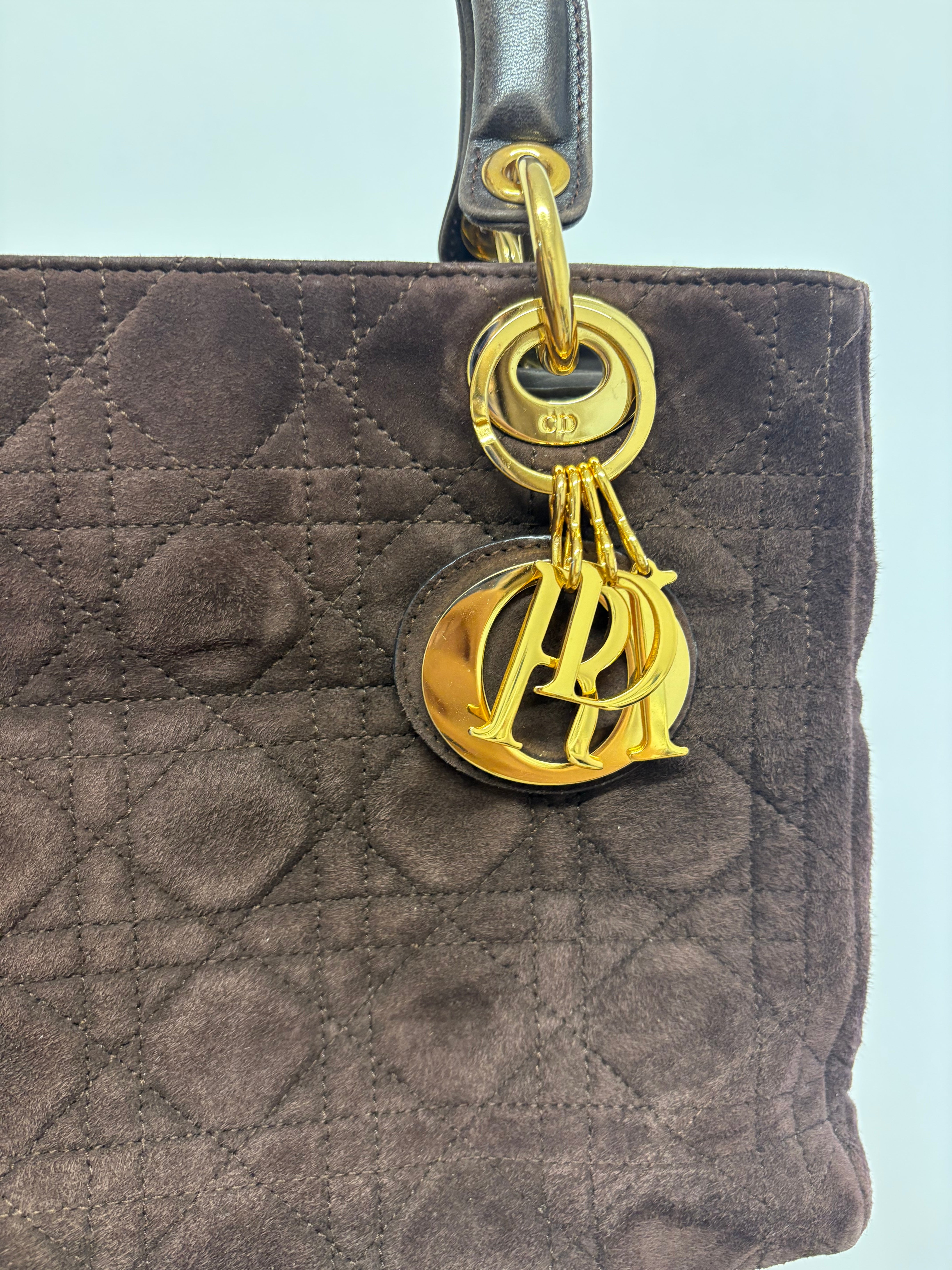 Lady Dior Mediano en Ante Marrón con Bandolera